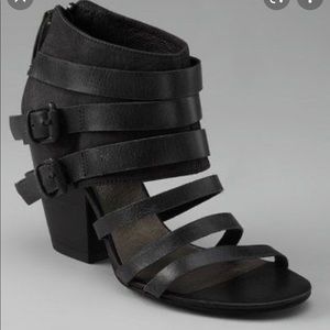 Matisse black Seattle bootie sandal size 8